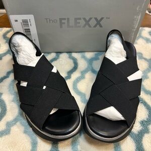 THE FLEXX Women's Black Crisscross Sandals